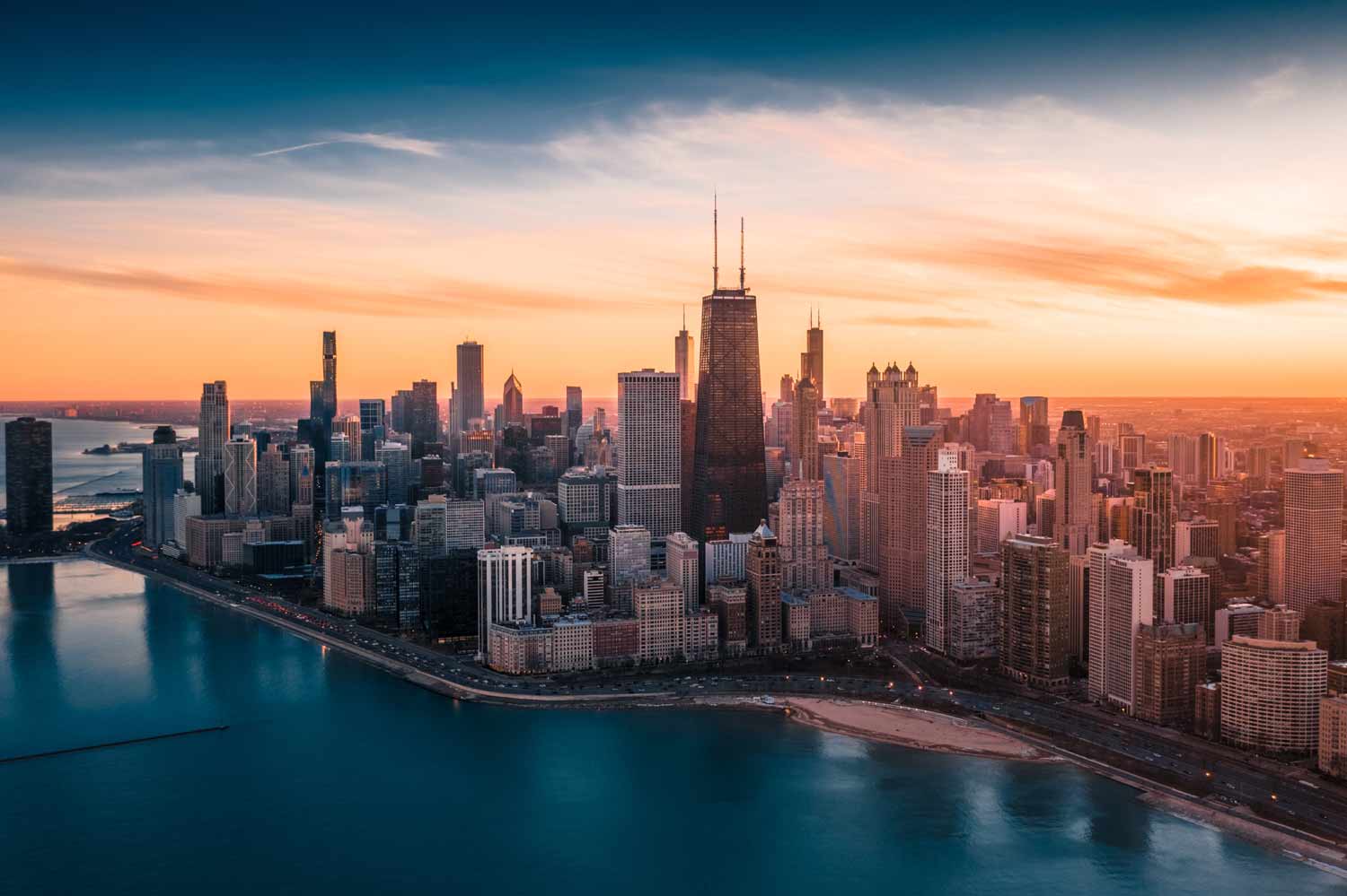 skyline of chicago at dusk